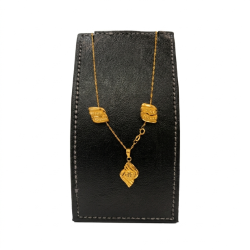 Ensemble de bijoux en or 18 carats. 