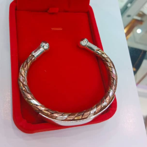 bracelet en argent : couleurs (velours rouge vif , couleurs or et  rose)