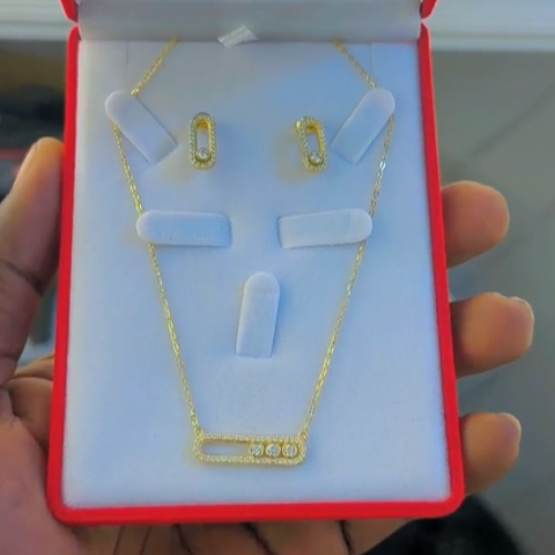 Collier en Or + Boucle d’oreille 