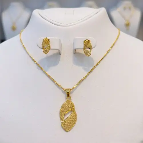 Collier en Or + Boucle d’oreille 4.7g, 18K 