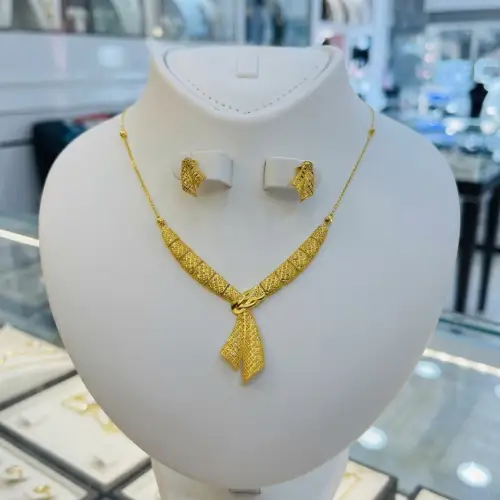 Collier en Or + Boucle d’oreille 