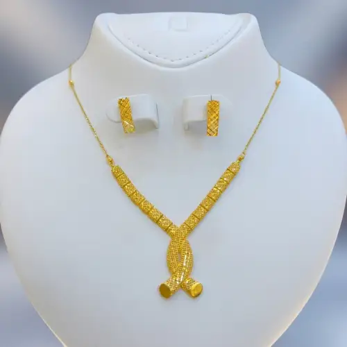 Collier en Or + Boucle d’oreille 