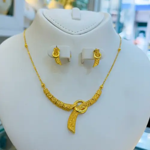 Collier en Or + Boucle d’oreille 