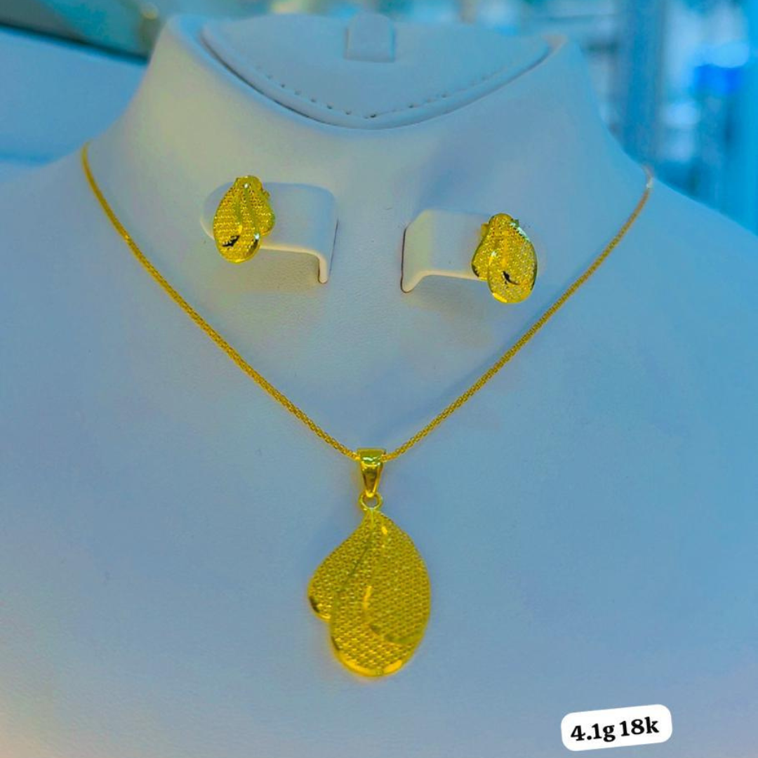 Collier en Or + Boucle d’oreille 4.1g 18K