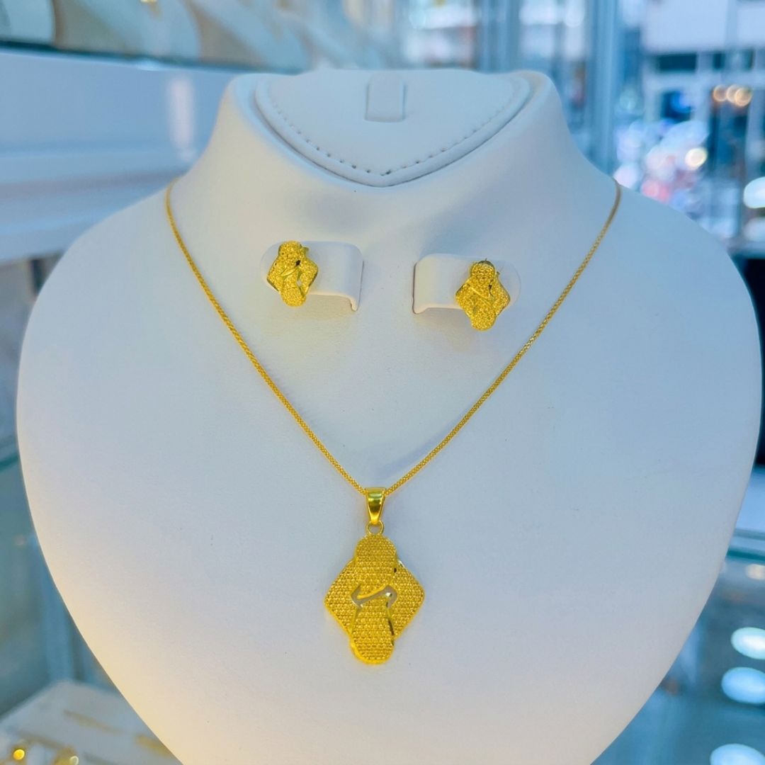 Collier en Or + Boucle d’oreille 4.3g 18k