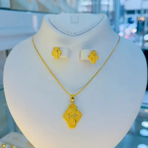 Collier en Or + Boucle d’oreille 4.3g 18k